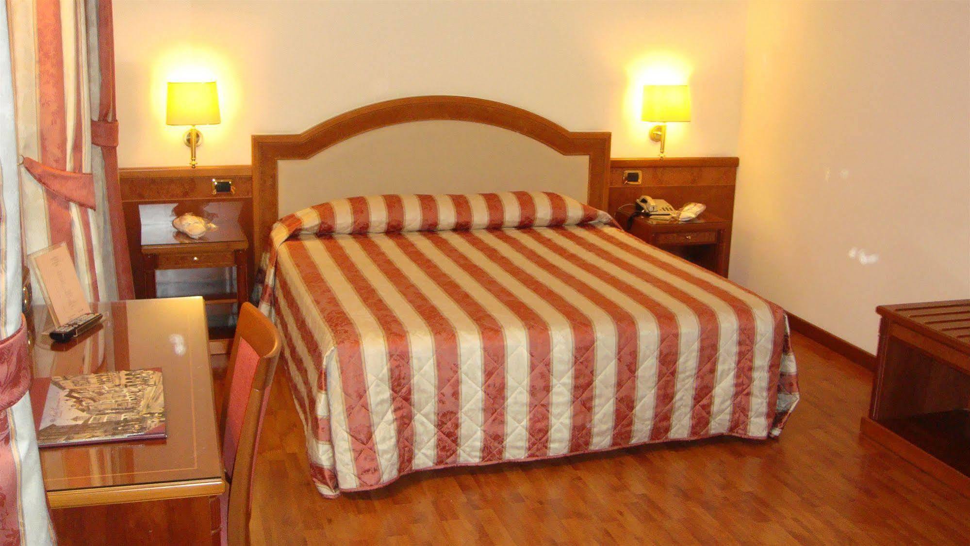 Albergo Corona Domodossola Εξωτερικό φωτογραφία