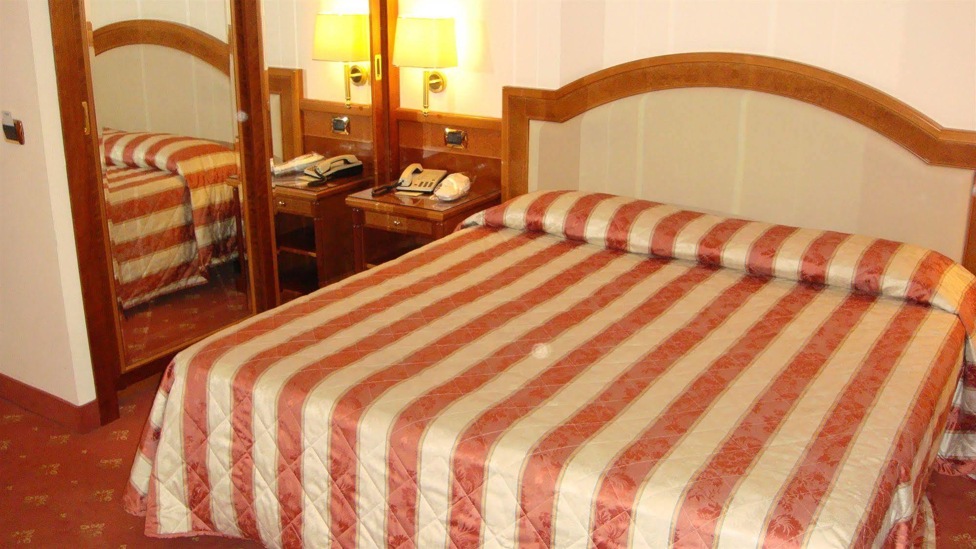 Albergo Corona Domodossola Εξωτερικό φωτογραφία