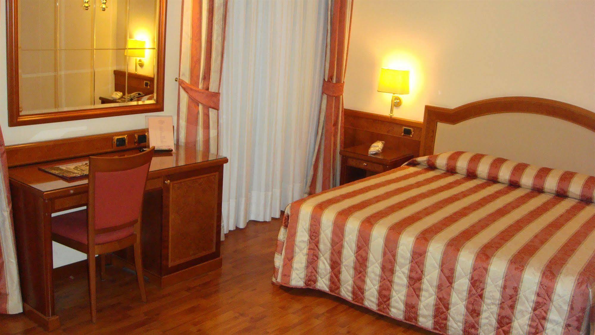 Albergo Corona Domodossola Εξωτερικό φωτογραφία